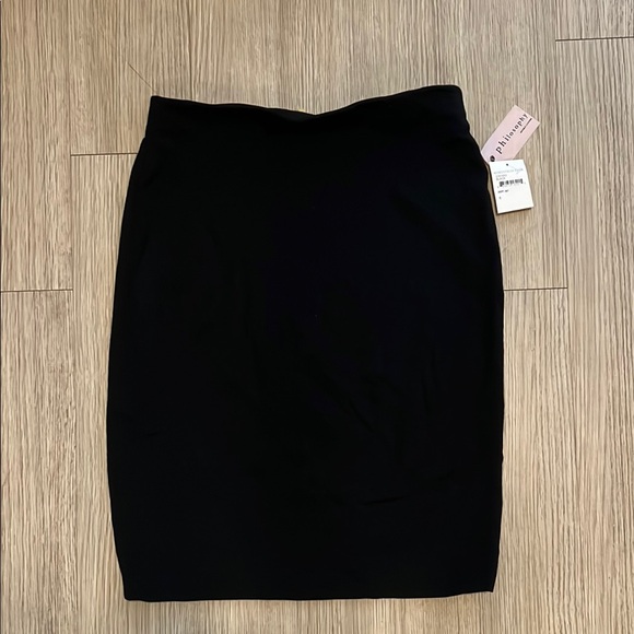 Philosophy Dresses & Skirts - NWT Philosophy Size 8 Black Knee-Length Pencil Skirt